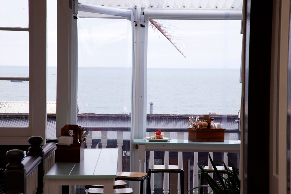 The Oyster Inn, Waiheke. Photo: Ken Downie for Metro. All rights reserved. 