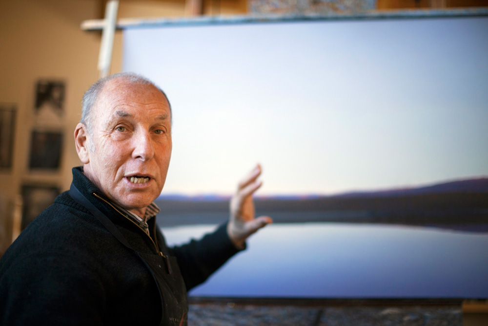 Painter Grahame Sydney accuses those running New Zealand’s art galleries of living in a highbrow world divorced from the public.