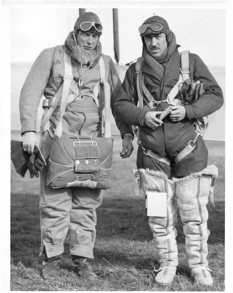 Squadron leader Leonard Isitt (left) with Flight Lieutenant Sidney Wallingford.