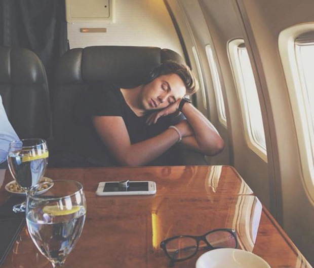 Asleep on the American president’s plane, Airforce One.