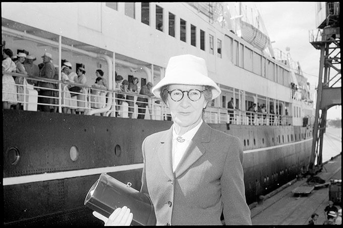 Farewells on the Auckland wharves, captured by photographer John Rykenberg