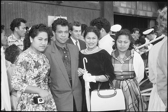 Farewells on the Auckland wharves, captured by photographer John Rykenberg