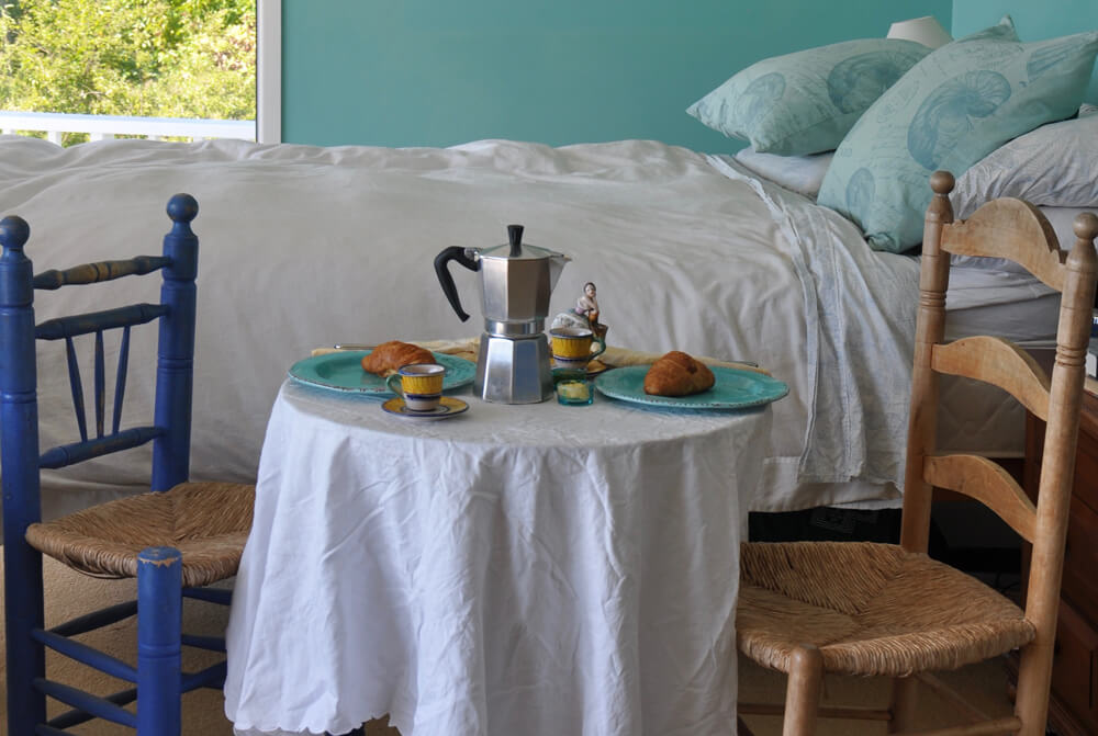 Breakfast in the boudoir - why not. Photo: Sue Lees
