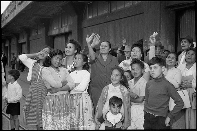 Farewells on the Auckland wharves, captured by photographer John Rykenberg