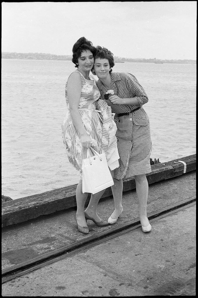 Farewells on the Auckland wharves, captured by photographer John Rykenberg