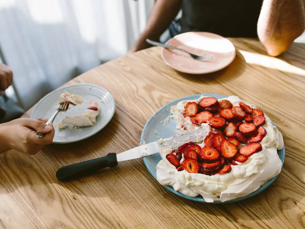 Baking a pavlova with Peter Gordon (+ recipe)